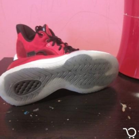 Red Kevin Durant shoes - Picture 2 of 3